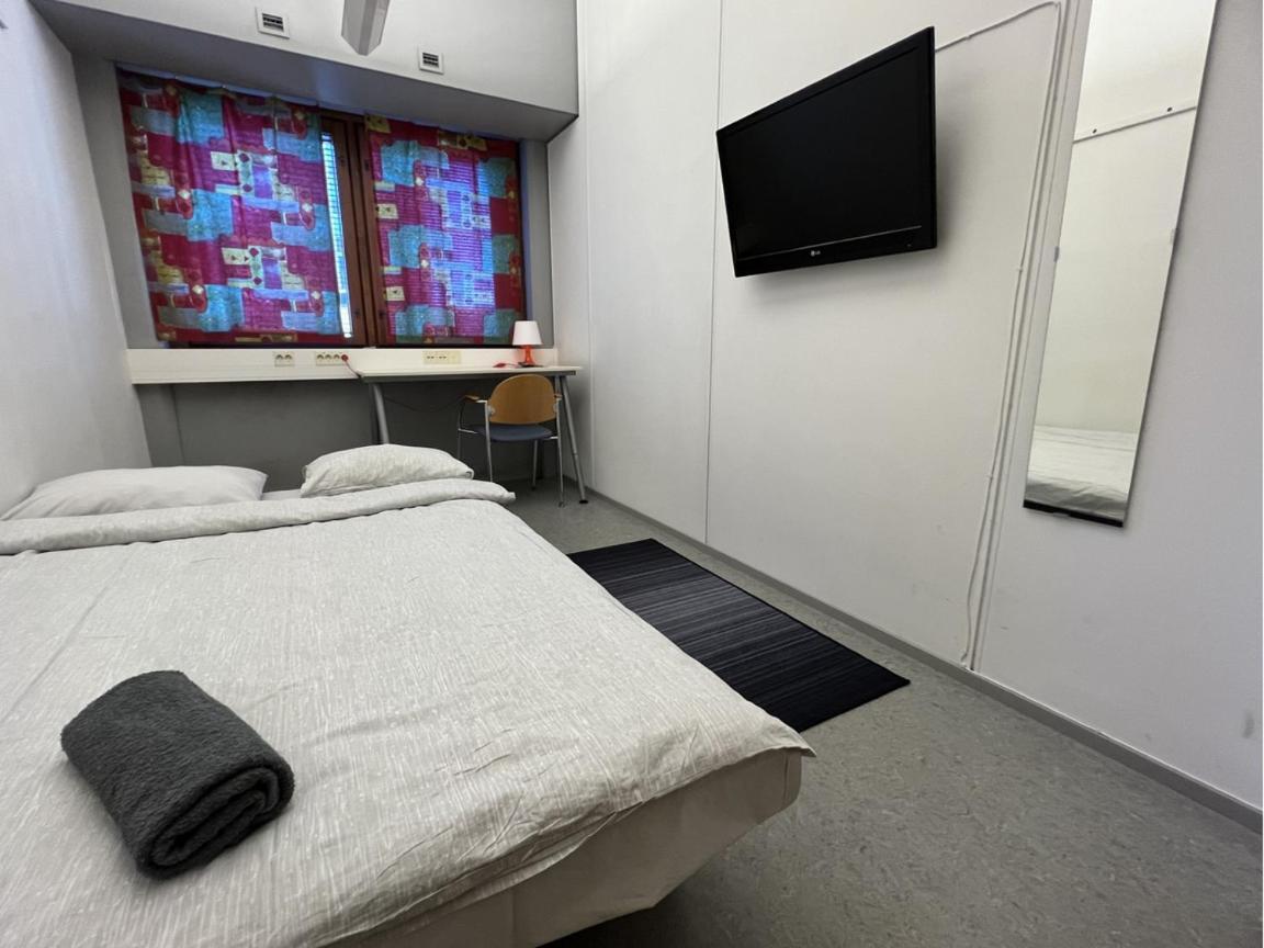 Hmi Smart Group 220 Hostel Helsinki Buitenkant foto